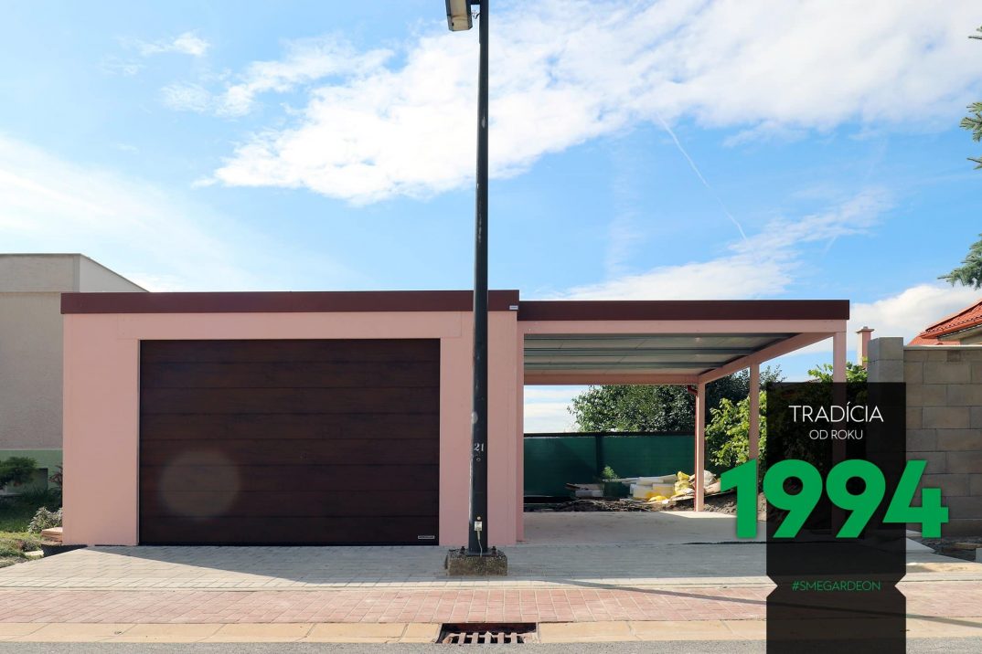 Ružová garáž s prístreškom
