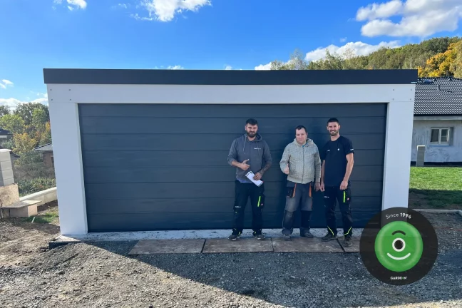 Zákazník u garáže