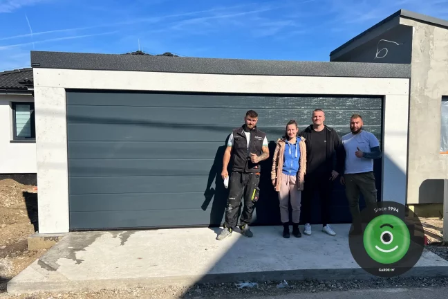 Zákazník u garáže