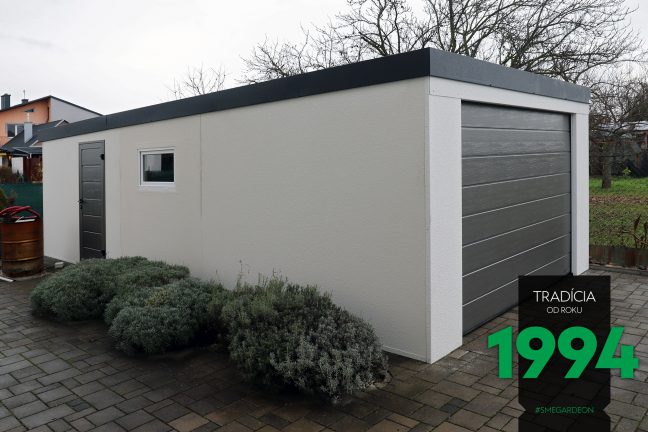 Atypická garáž v bielej omietke
