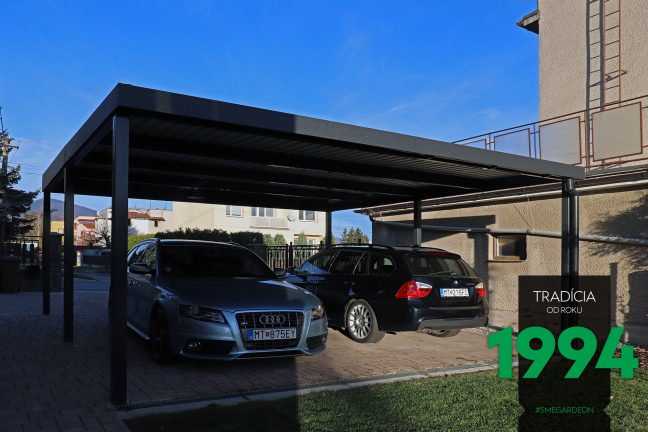 Autá zaparkované pod prístreškom