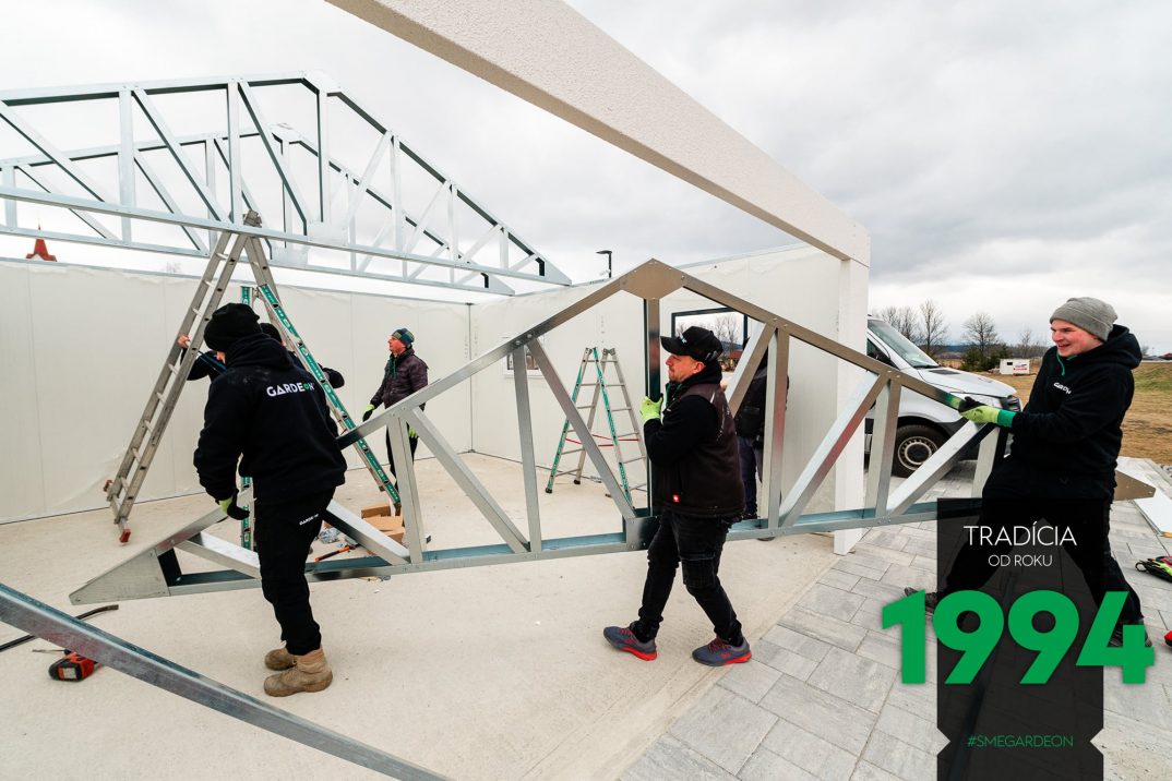 Oceľová konštrukcia sedlovej strechy na domček