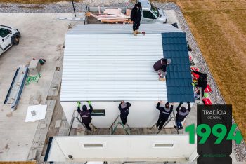 Škridlový profil oceľovej krytiny na záhradný domček