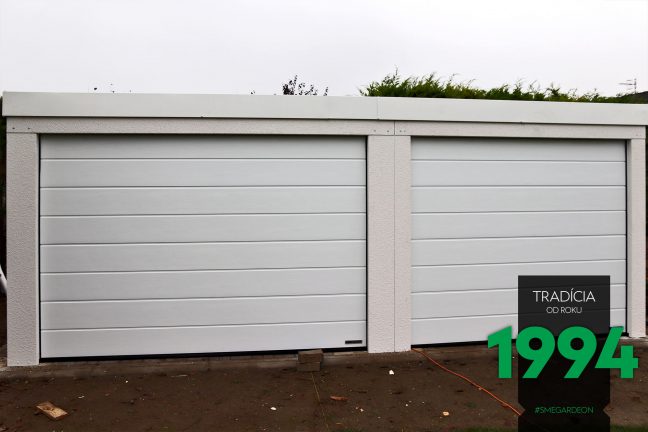 Malá dvojgaráž spolu s garážou pre jedno auto