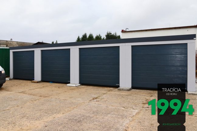 Radová garáž pre štyri autá v sivej omietke