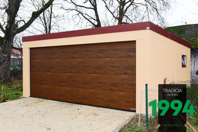 Dvojgaráž s bránou vo farbe tmavého duba