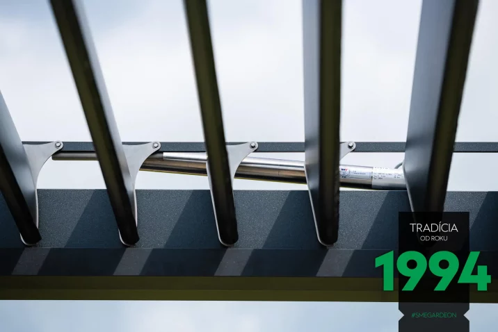 Střecha bioklimatické pergoly