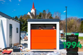 Červená garážová vrata
