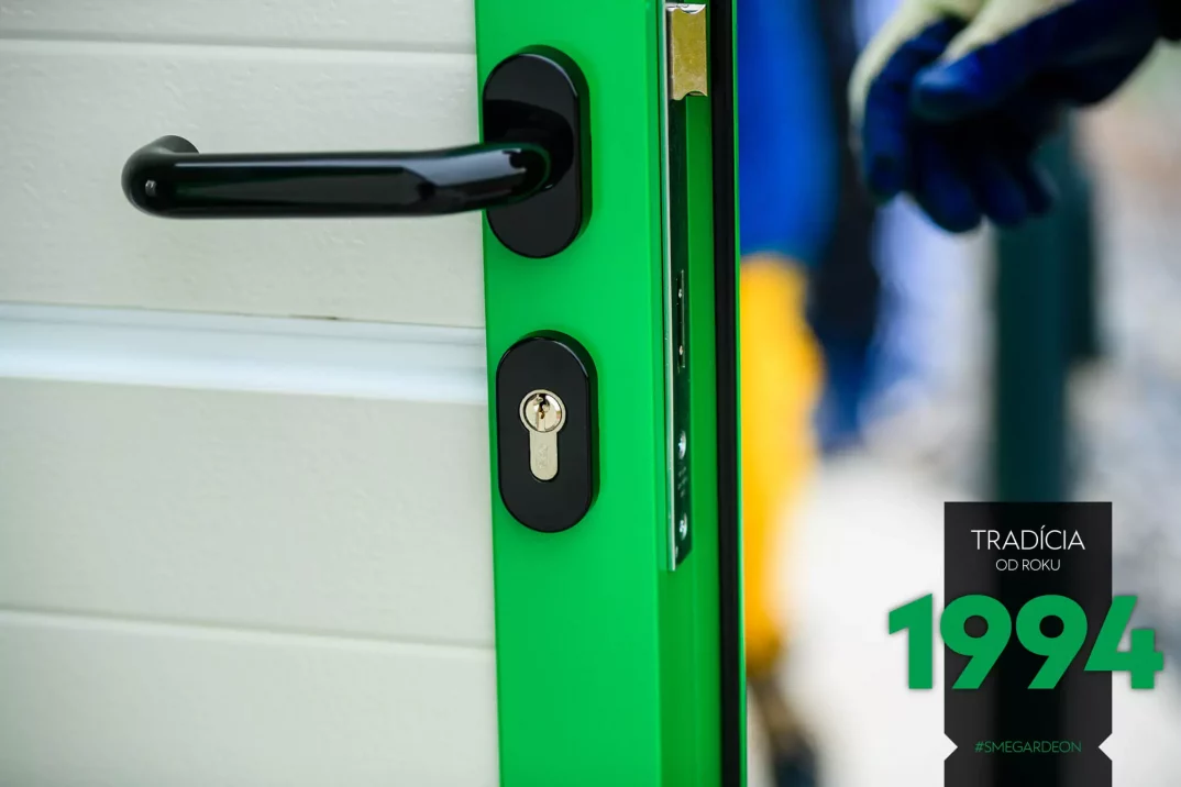 Detail na zelené dveře GARDEON