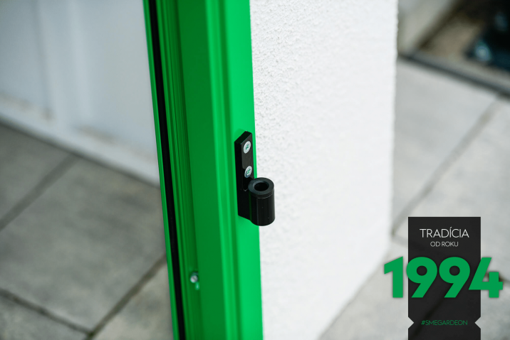 Detail na zelené dveře GARDEON