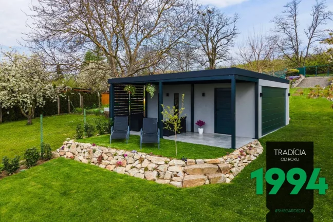 Garáž pro dvě auta s přístřeškem k posezení