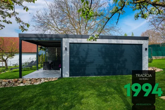 Garáž pro dvě auta s přístřeškem s antracitovou atikou