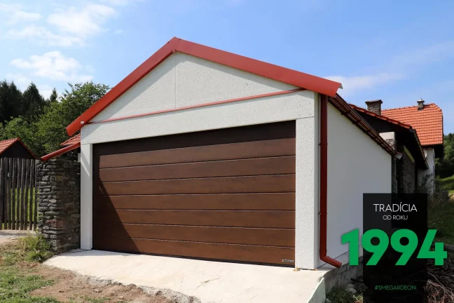 Garáž pro dvě auta se špičatou střechou
