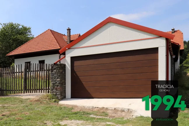 Garáž se špičatou střechou pro dvě auta