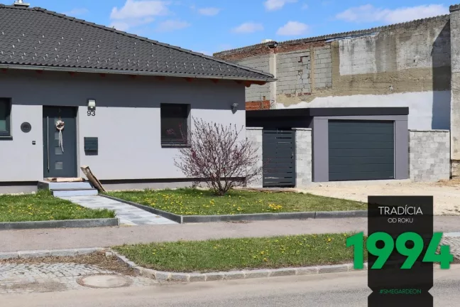 Garáž pro jedno auto u domu