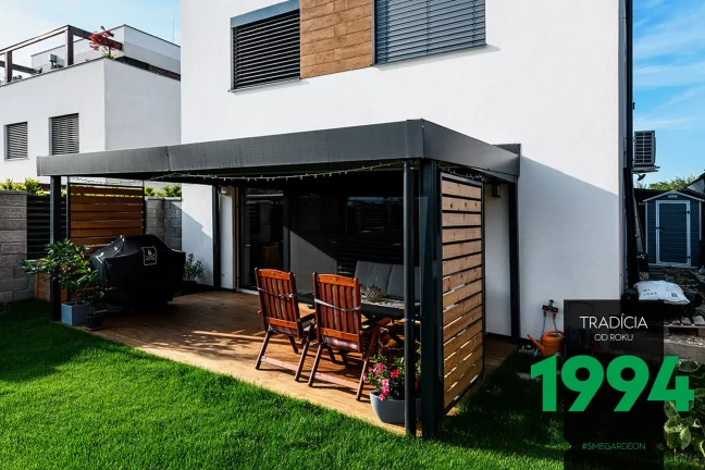 Výplně na bocích pergoly s posezením