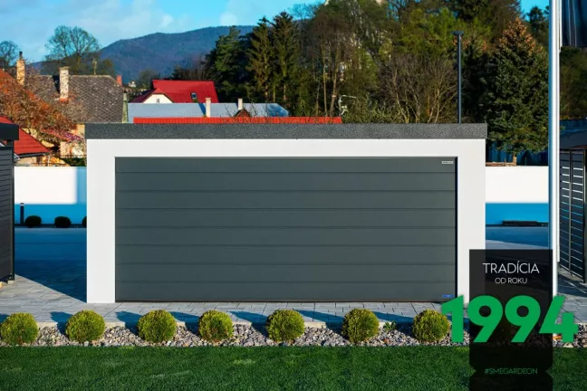 Dvojgaráž v bílé omítce