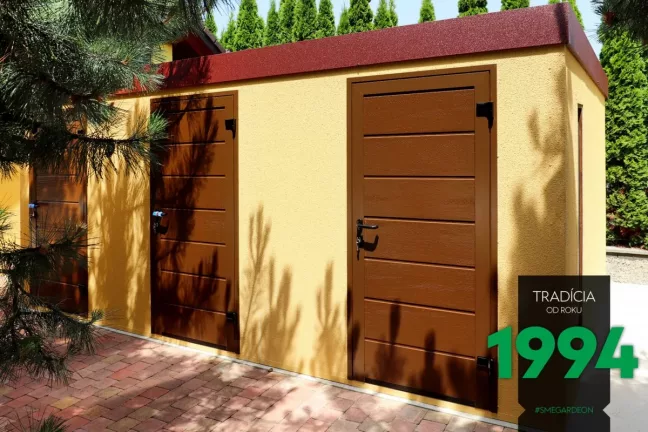 Zahradní domek se třemi dveřmi