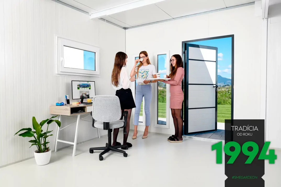 Kávička v zahradním domku během pauzy