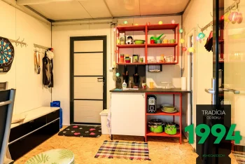 Kuchyňka v zahradním domku