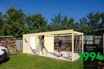 Montáž domku s přístřeškem