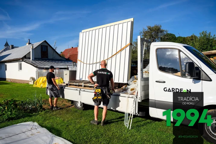 Stavba bezpečně uložena na dodávce