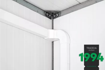 Detail na roh garáže