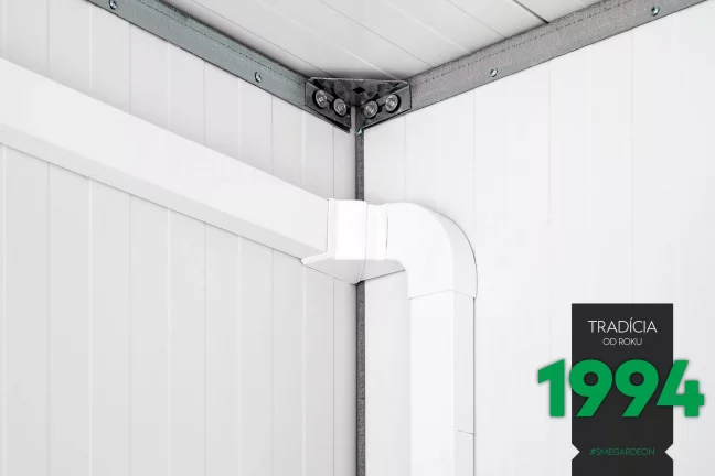 Detail na roh garáže