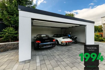 Zaparkována autá v garáži