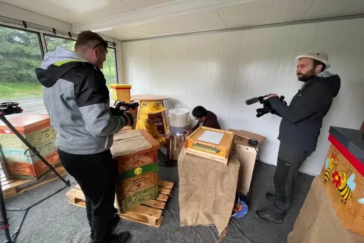 Vnitřek zahradního domku při natáčení Nové Zahrady