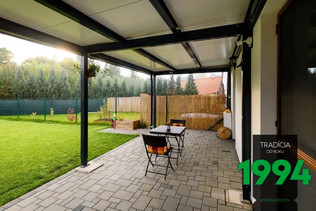 Posezení pod pergolí