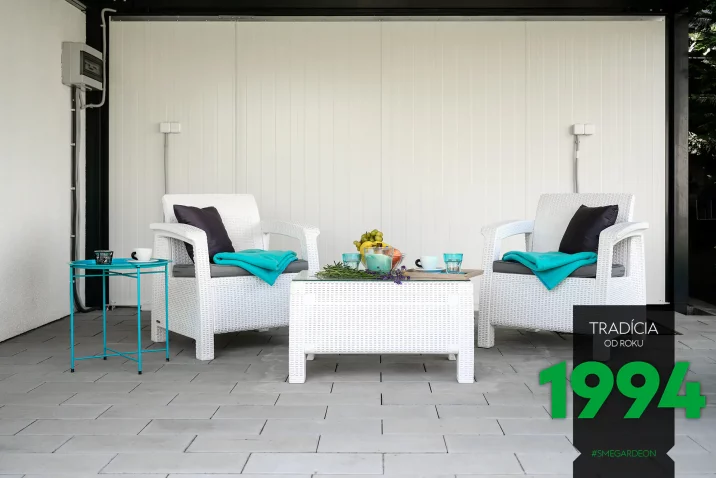 Bíle posezení pod přístřeškem