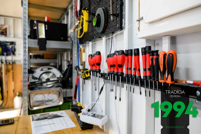 Detail na zavěsení nářadí