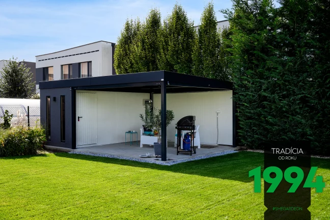 Záhradní domek s posezením pod přístřeškem