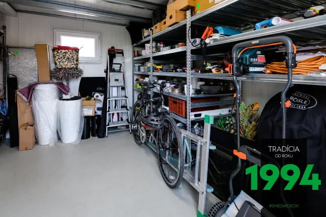 Vnitřek zahradního domku