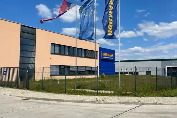 Budova Hörmann v Senci