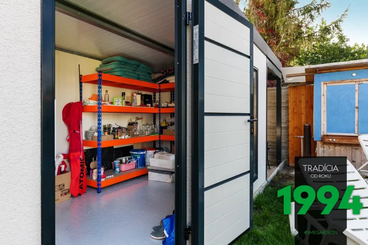 Otevřené dveře na domečku