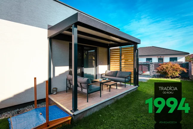 Pergola s dřevěnými výplněmi