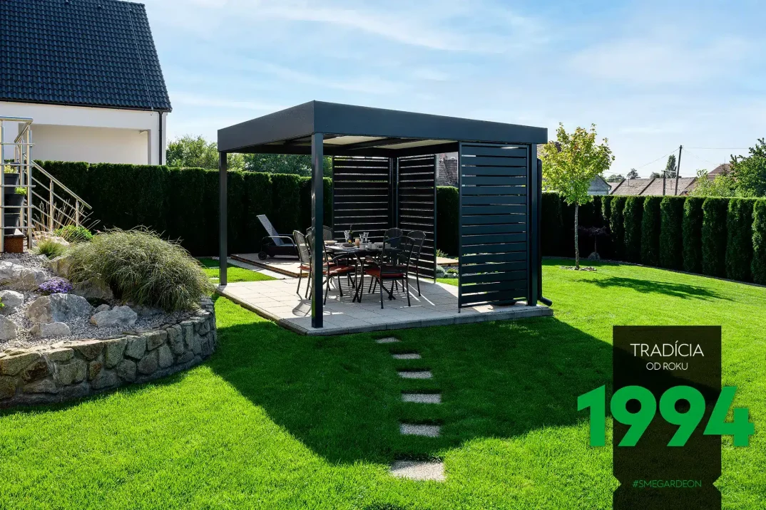 Pergola s kovovými výplněmi