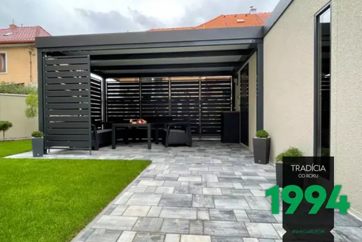 Pergola s výplněmi a posezením