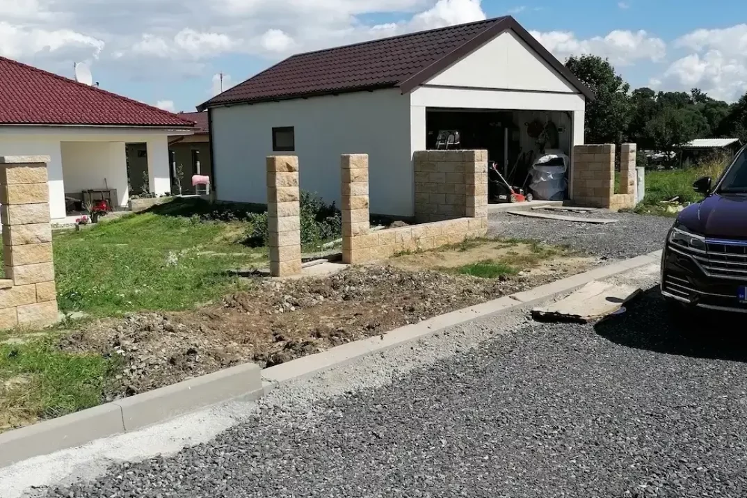 Garáž se špičatou střechou