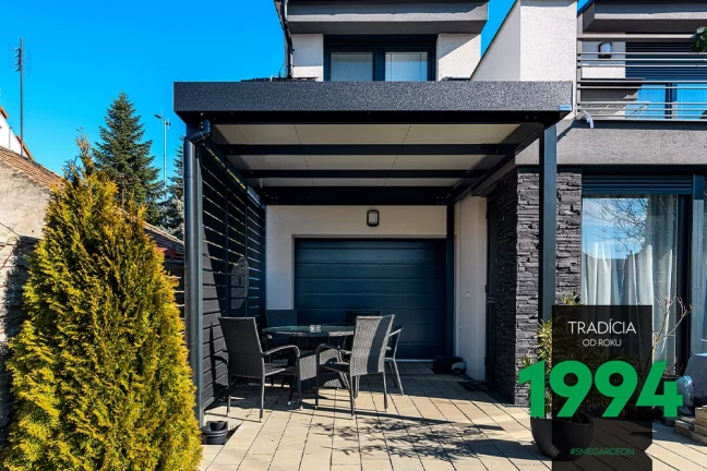 Posezení pod pergolí