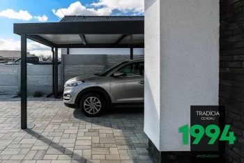 Pohled na přístřešek zboku