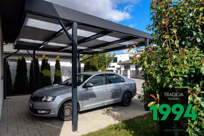 Přístřešek s presahem střechy