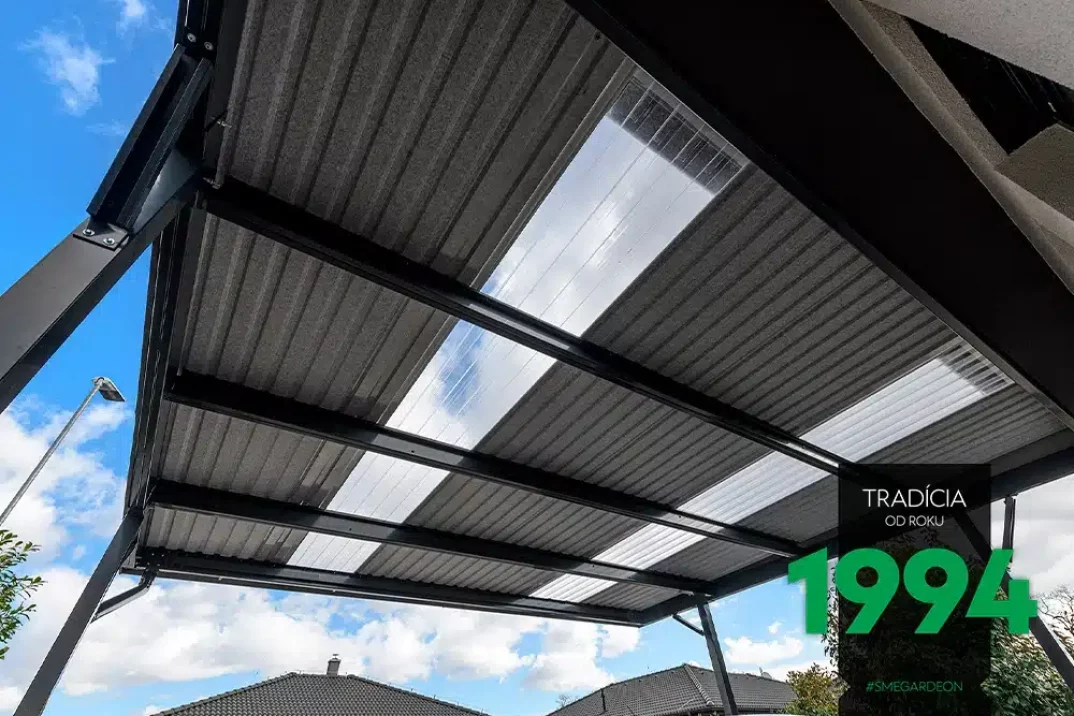 Polykarbonátová střecha