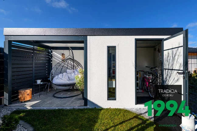 Otevřené dveře na domečku