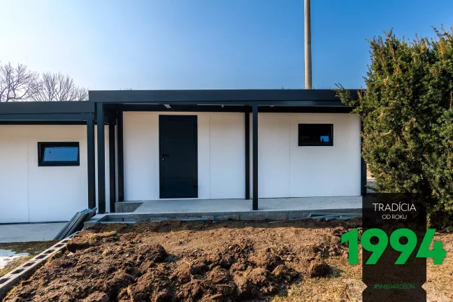 Garáž s přístřeškem z boku
