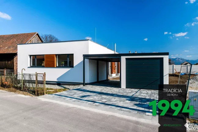 Garáž pro jedno auto s přístřeškem