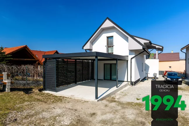 Pergola s kovovými výplněmi