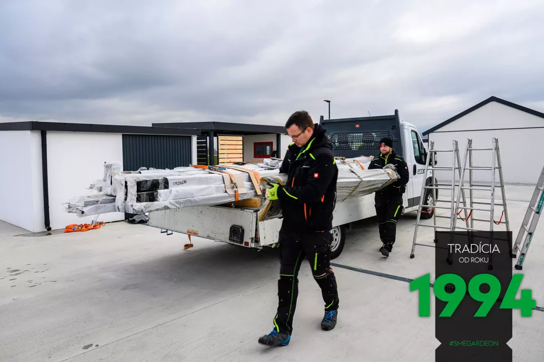 Komponenty pro montáž naložené na autě